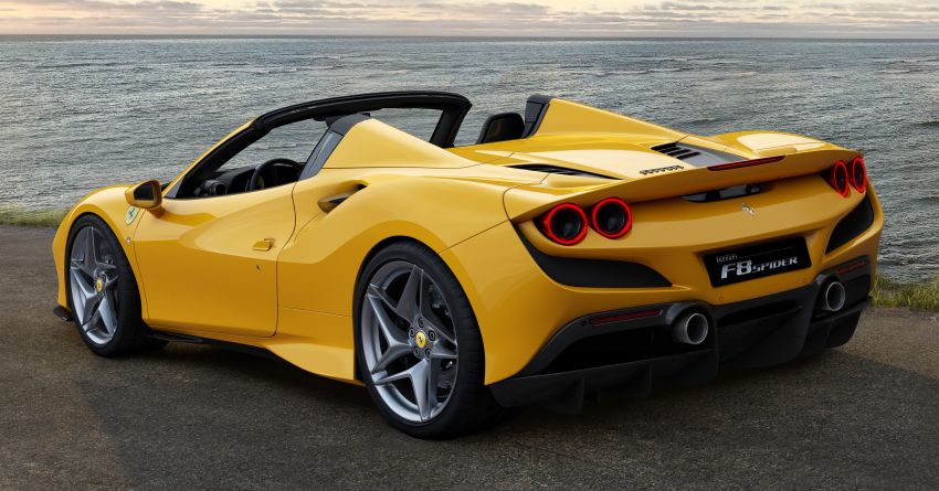Ngoại h&igrave;nh của Ferrari F8 Spider kh&aacute; giống với mẫu F8 Tributo ngo&agrave;i trừ phần mui xếp
