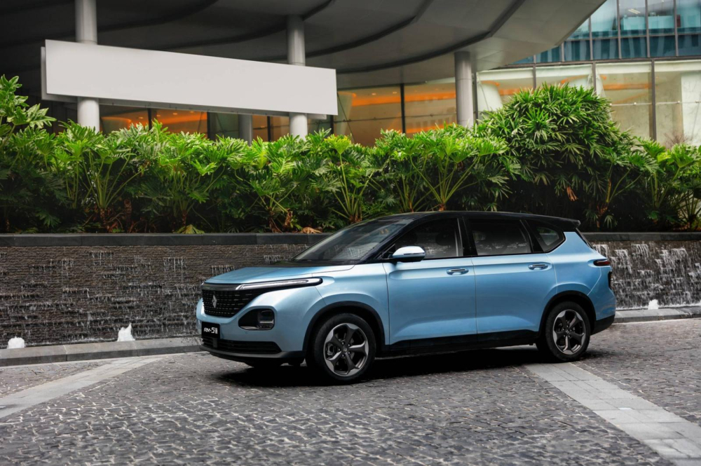 RM-5 là một mẫu minivan rộng rãi với sự hỗn hợp yếu tố SUV, MPV và crossover
