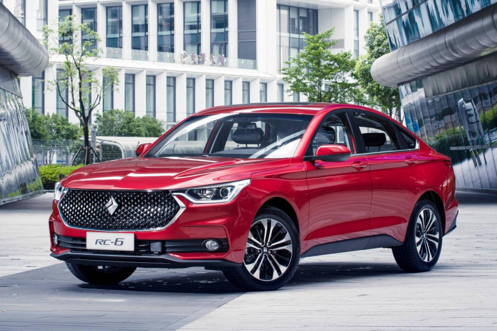 Baojun RC-6 có dáng vẻ sedan lai SUV