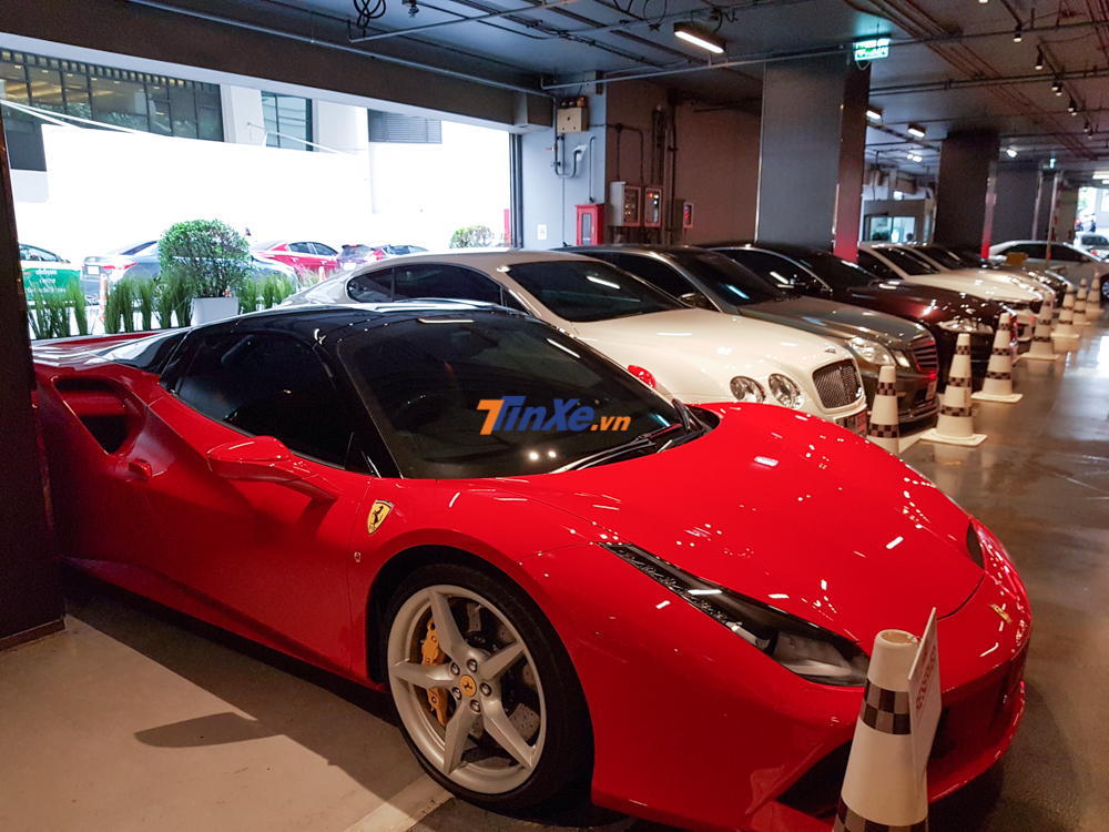 Động cơ tr&ecirc;n si&ecirc;u xe Ferrari 488 GTB kết hợp c&ugrave;ng hộp số 7 cấp theo kiểu xe đua F1
