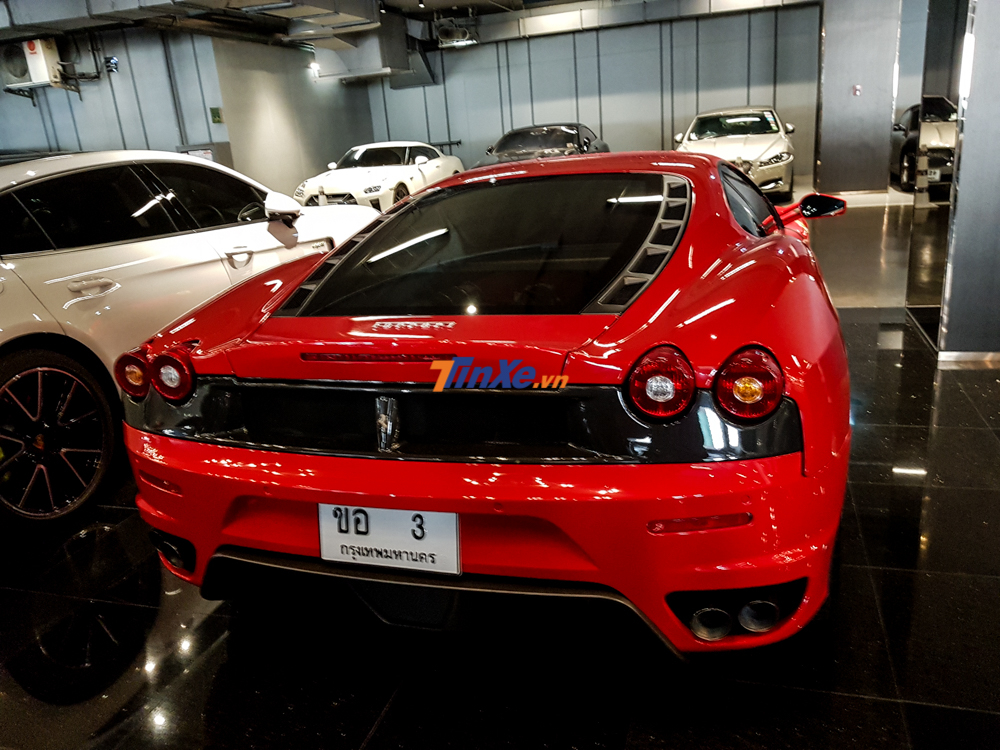 Ferrari F430 được trang bị động cơ V8, dung t&iacute;ch 4,3 l&iacute;t, sản sinh c&ocirc;ng suất tối đa 490 m&atilde; lực v&agrave; m&ocirc;-men xoắn cực đại 465 Nm