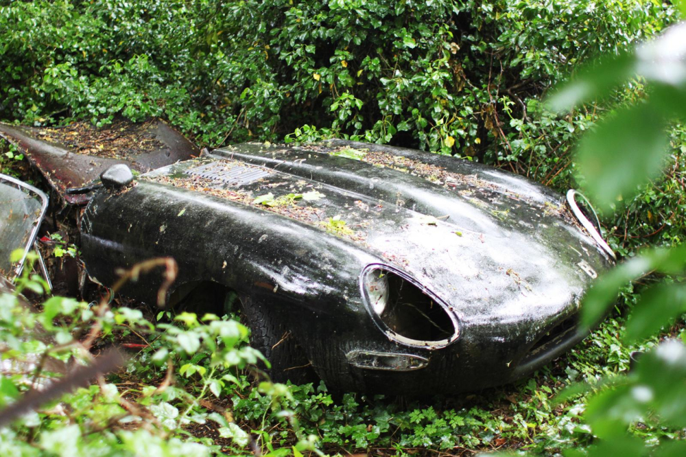 Chiếc Jaguar E-Type trước khi được phục chế
