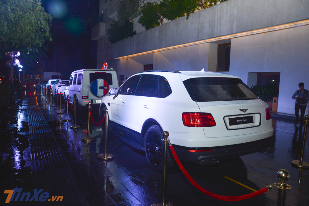 Bentley Bentayga Black Specification c&oacute; thể tăng tốc từ vị tr&iacute; đứng y&ecirc;n l&ecirc;n 96 km/h chỉ trong 4 gi&acirc;y