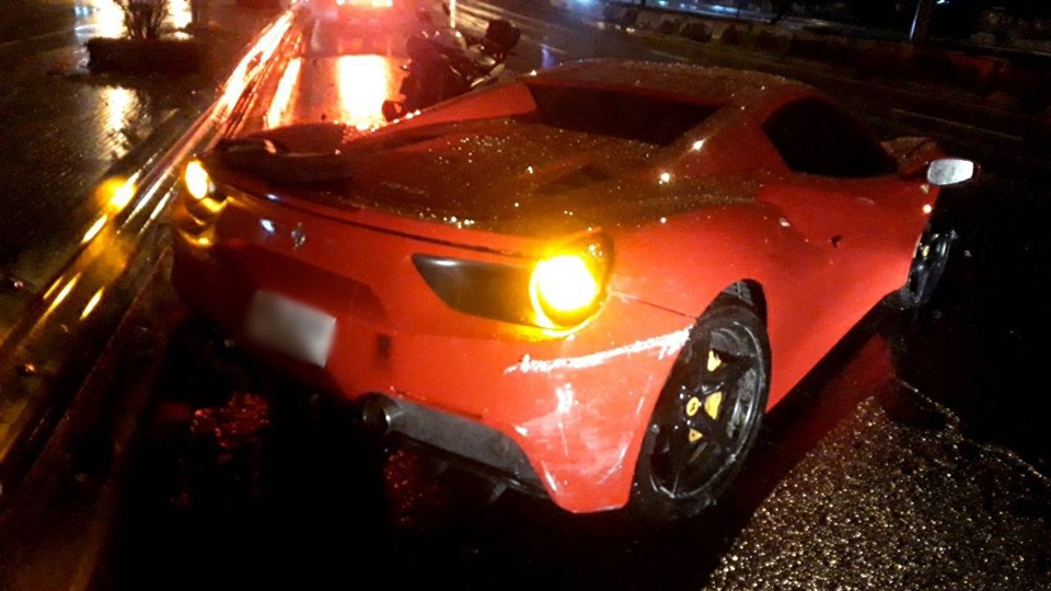 C&ograve;n đ&acirc;y l&agrave; những hư hỏng phần đu&ocirc;i si&ecirc;u xe Ferrari 488 Spider