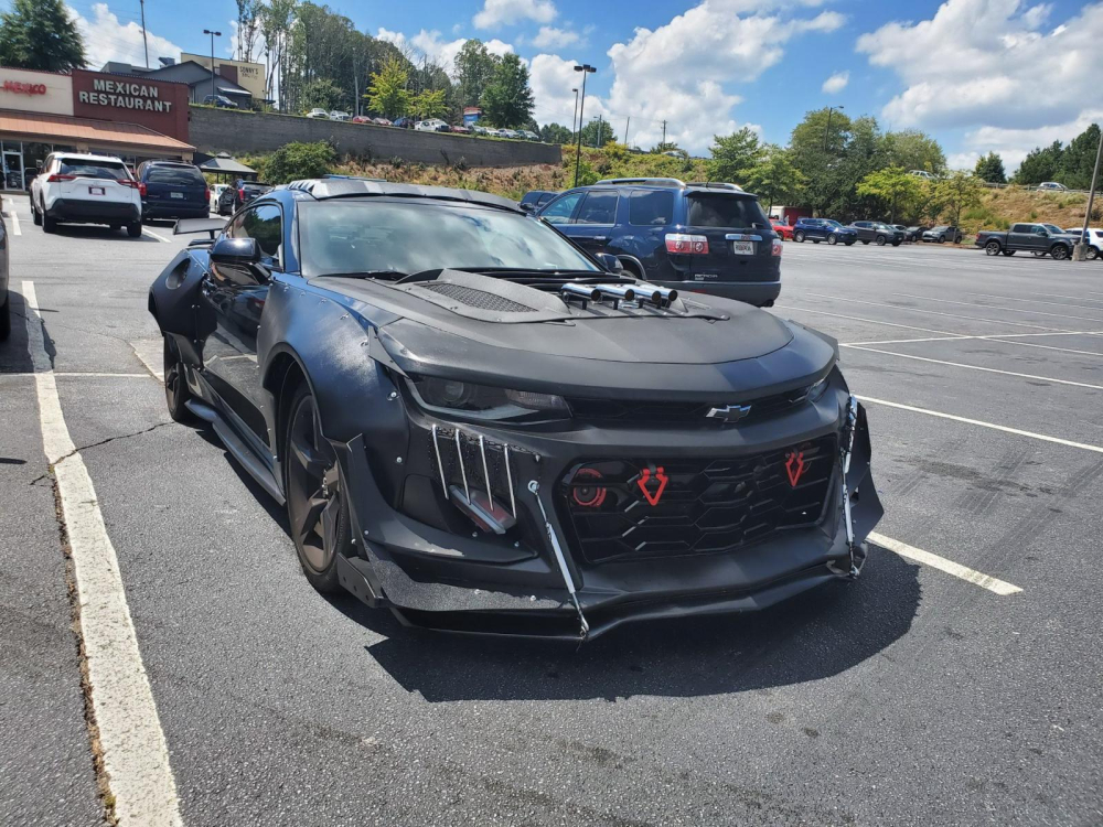 Chiếc Chevrolet Camaro n&agrave;y đ&atilde; nhận kh&ocirc;ng &iacute;t gạch đ&aacute; tr&ecirc;n diễn đ&agrave;n Reddit