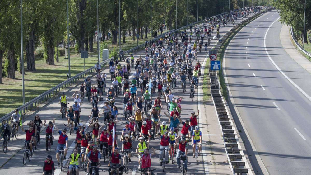Khoảng 15.000 - 25.000 người biểu t&igrave;nh đ&atilde; đi xe đạp tới Triển l&atilde;m &Ocirc; t&ocirc; Frankfurt 2019