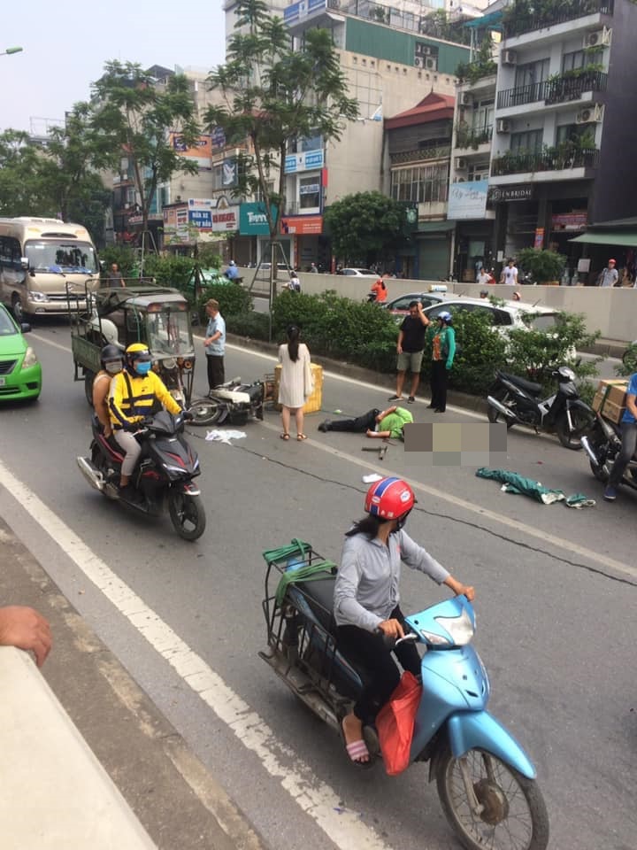 Hiện trường vụ tai nạn hầm Kim Liên khiến 1 người bị thương nặng Hiện trường vụ tai nạn hầm Kim Liên khiến 1 người bị thương nặng