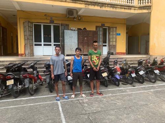 Ba đối tượng bị bắt giữ tại cơ quan c&ocirc;ng an (Ảnh: ANTD)