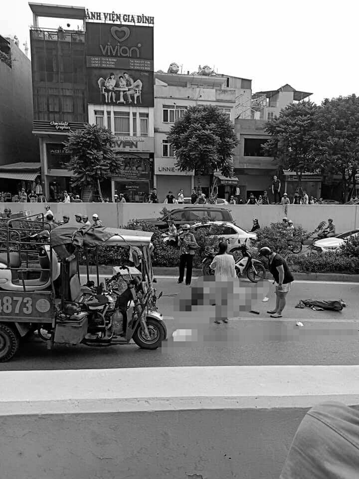 Hiện trường vụ tai nạn hầm Kim Liên khiến 1 người bị thương nặng Hiện trường vụ tai nạn hầm Kim Liên khiến 1 người bị thương nặng