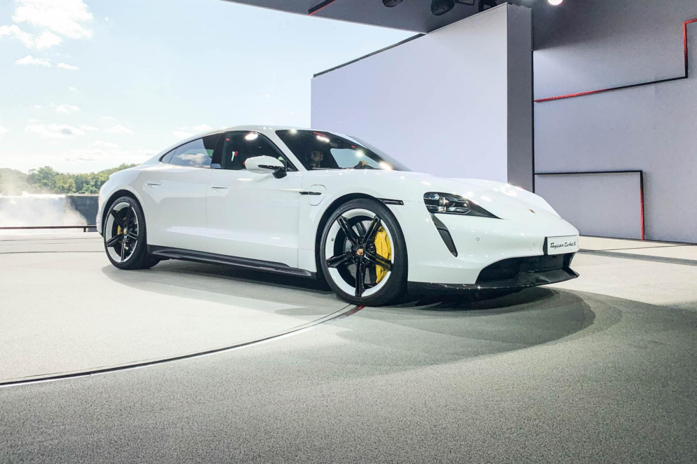 Taycan được dự đo&aacute;n sẽ l&agrave; mẫu xe lỗ nhất của Porsche