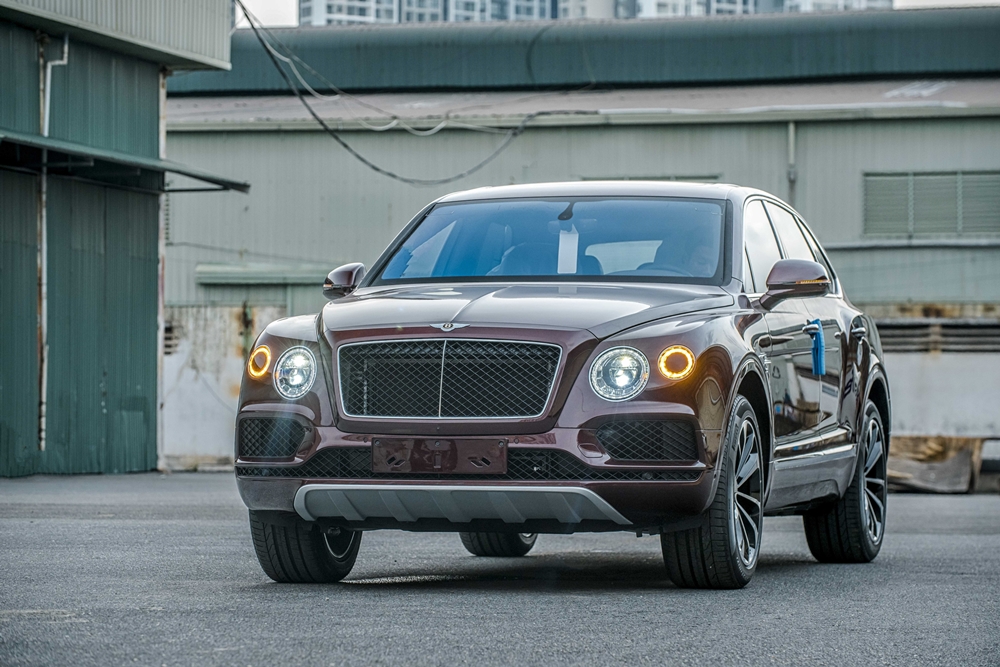 SUV si&ecirc;u sang Bentley Bentayga V8 thứ 2 về Việt Nam mang đậm t&iacute;nh c&aacute; nh&acirc;n ho&aacute; của chủ nh&acirc;n
