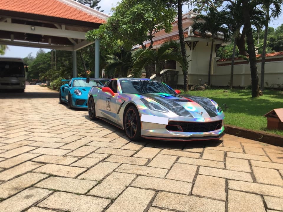 Chiếc Chevrolet Corvette C7 Stingray m&agrave;u cr&ocirc;m t&aacute;n sắc đang được rao b&aacute;n lại 4,3 tỷ đồng
