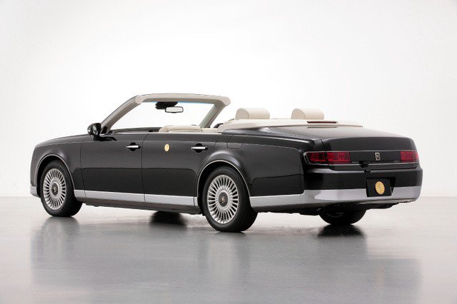 Chiếc Toyota Century Convertible dự kiến sẽ ra mắt vào tháng 10 tới trong lễ đăng quang chính thức của Nhật hoàng Naruhito