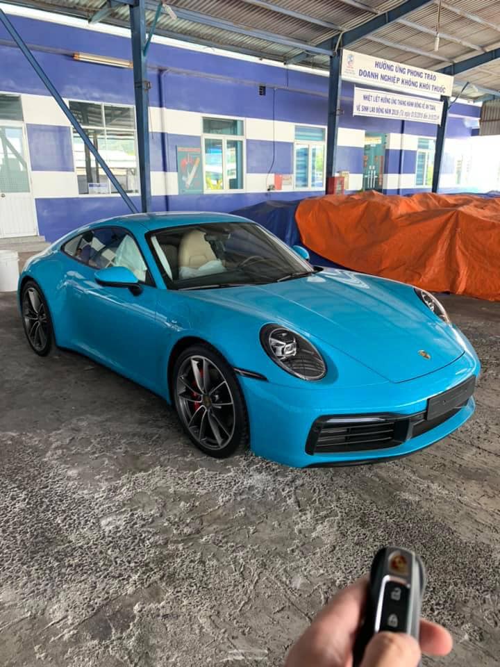 Porsche 911 Carrera S 2020 mang màu sơn cá tính Miami Blue về đội Nha Trang