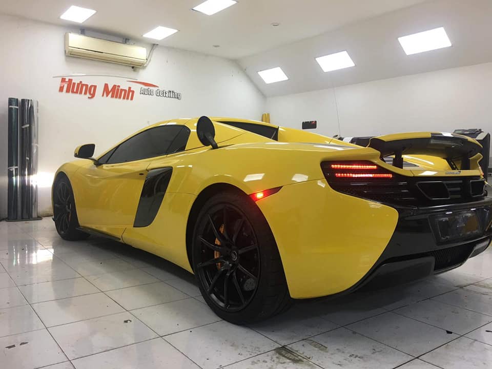Vẻ đẹp của chiếc si&ecirc;u xe McLaren 650S Spider sau khi được thay &aacute;o sang m&agrave;u v&agrave;ng