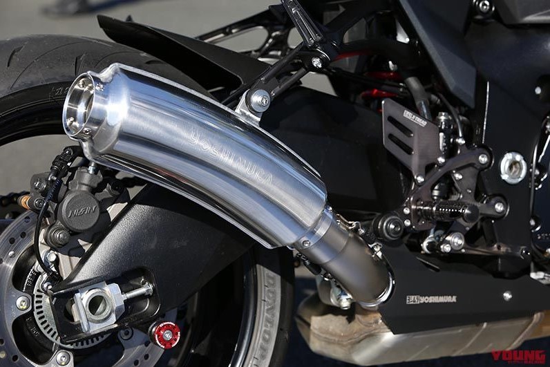 Ống xả Yoshimura đặc biệt tr&ecirc;n bản đặc biệt của Katana