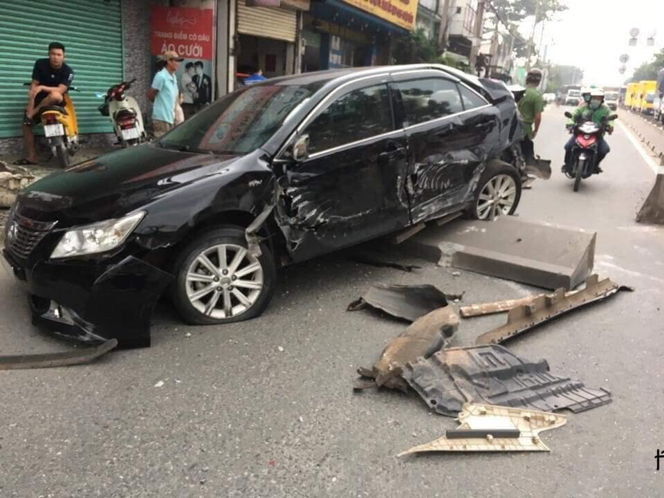 Chiếc Toyota Camry bị hư hỏng nặng sau vụ tai nạn