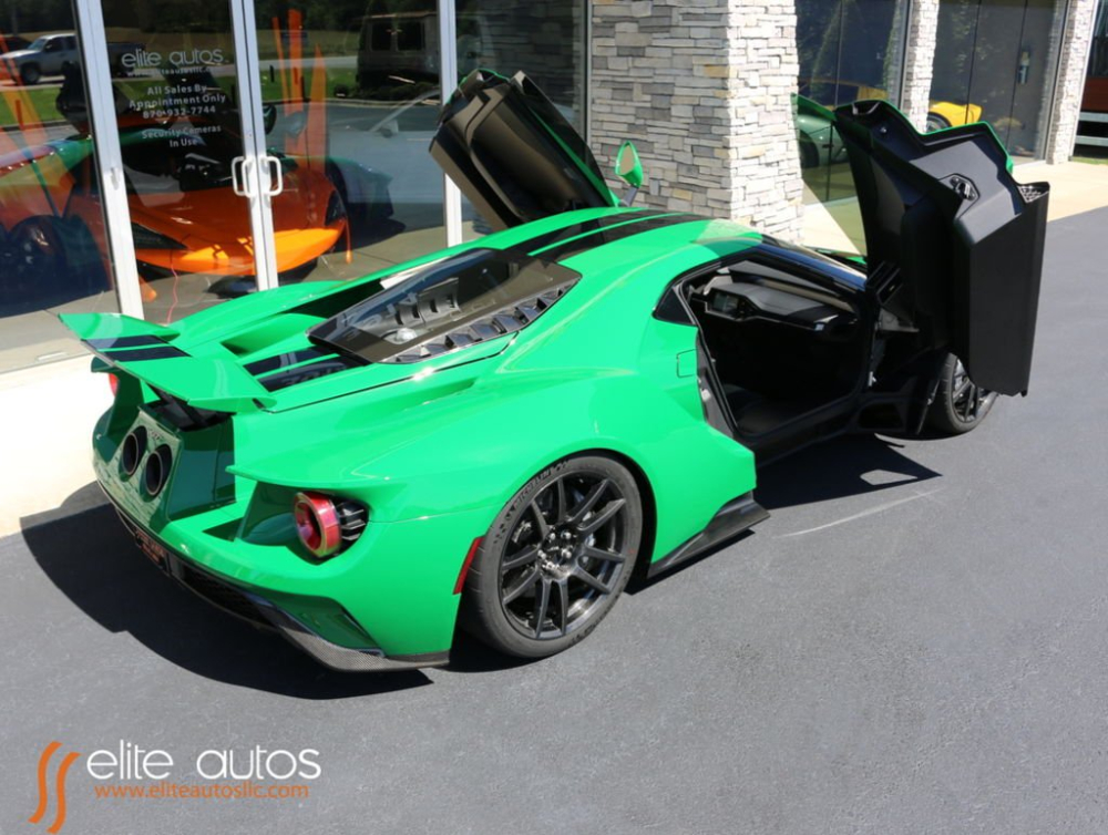 Chiếc si&ecirc;u xe Ford GT n&agrave;y c&oacute; gi&aacute; rao b&aacute;n 30,2 tỷ đồng