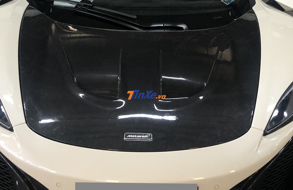 Cận cảnh nắp cap&ocirc; carbon McLaren P1 được lắp tr&ecirc;n McLaren 650S Spider