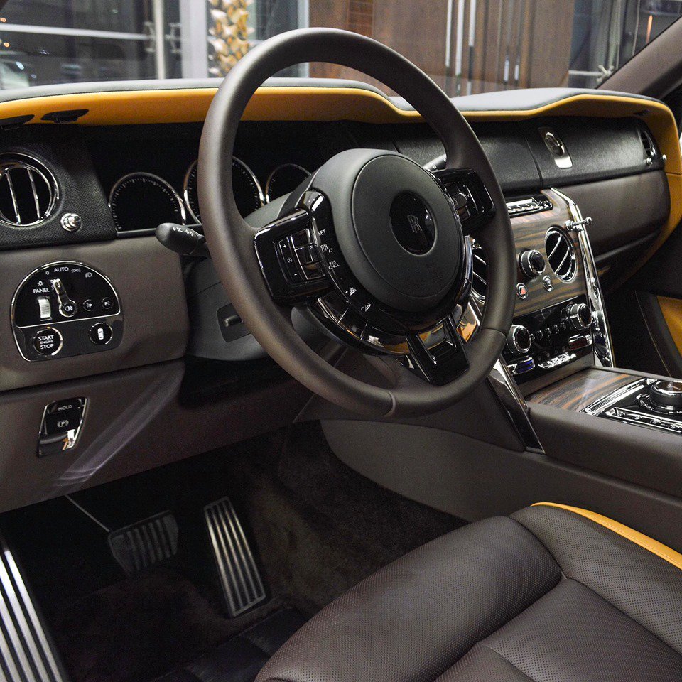 Động cơ của Rolls-Royce Cullinan được trang bị hộp số tự động ZF 8 cấp
