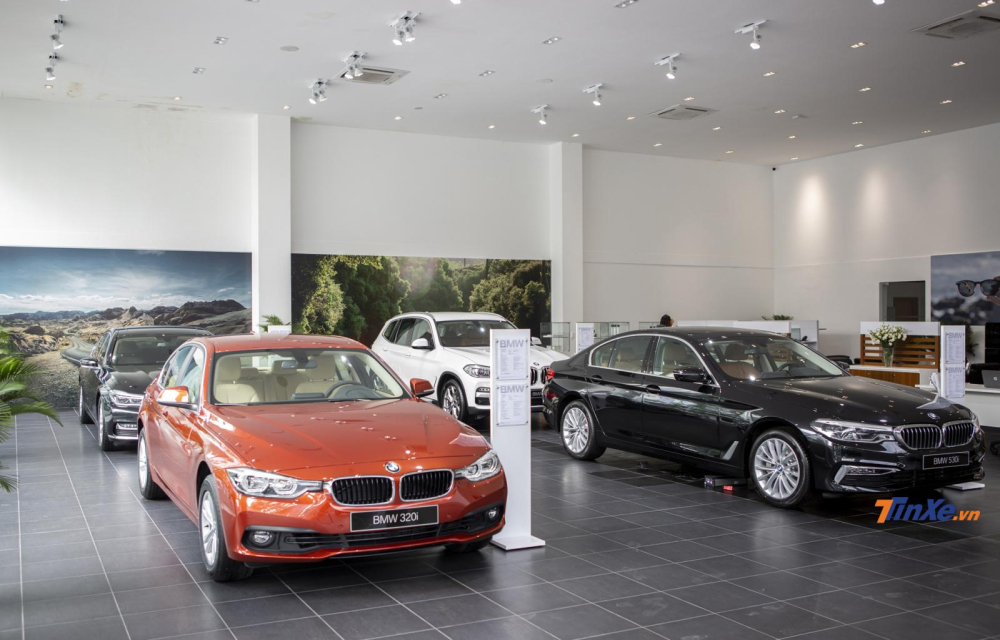 Showroom BMW L&ecirc; Văn Lương đạt ti&ecirc;u chuẩn BMW với c&aacute;c dịch vụ tư vấn, b&aacute;n h&agrave;ng, bảo dưỡng, phụ t&ugrave;ng ch&iacute;nh h&atilde;ng.