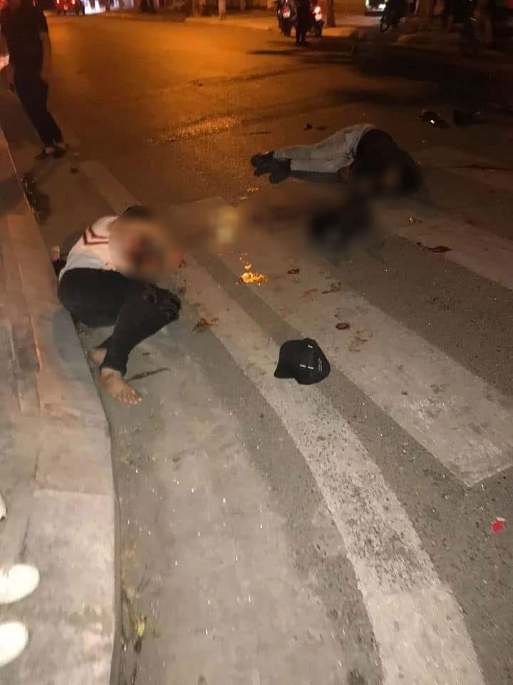 Vụ tai nạn l&uacute;c rạng s&aacute;ng khiến 2 người thương vong