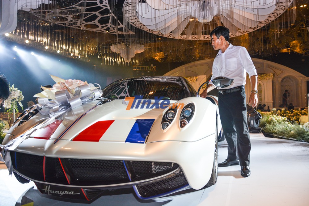 Cận cảnh si&ecirc;u xe Pagani Huayra của Minh Nhựa 