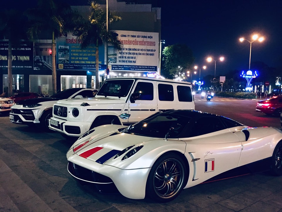 Thần gi&oacute; Pagani Huayra vẫn l&agrave; t&acirc;m điểm của mọi sự ch&uacute; &yacute;