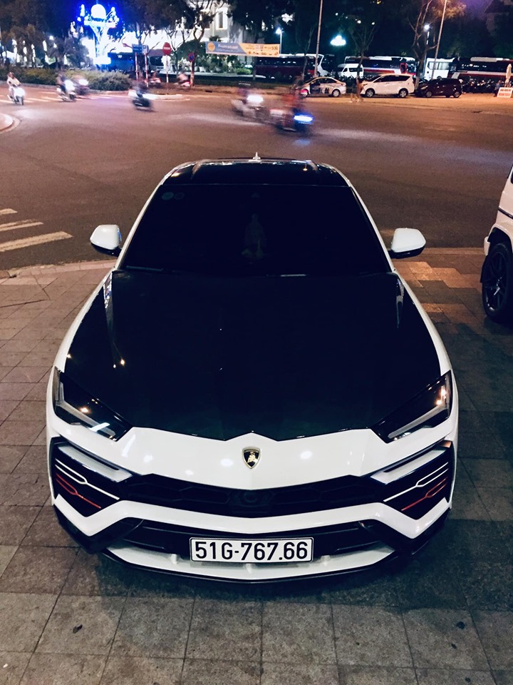  Si&ecirc;u SUV Lamborghini Urus n&agrave;y c&oacute; một số chi tiết độ carbon của h&atilde;ng Mansory 