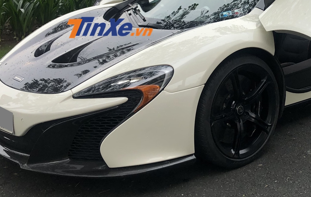 Nắp cap&ocirc; McLaren P1 c&oacute; 2 khe hốc gi&oacute; cỡ lớn