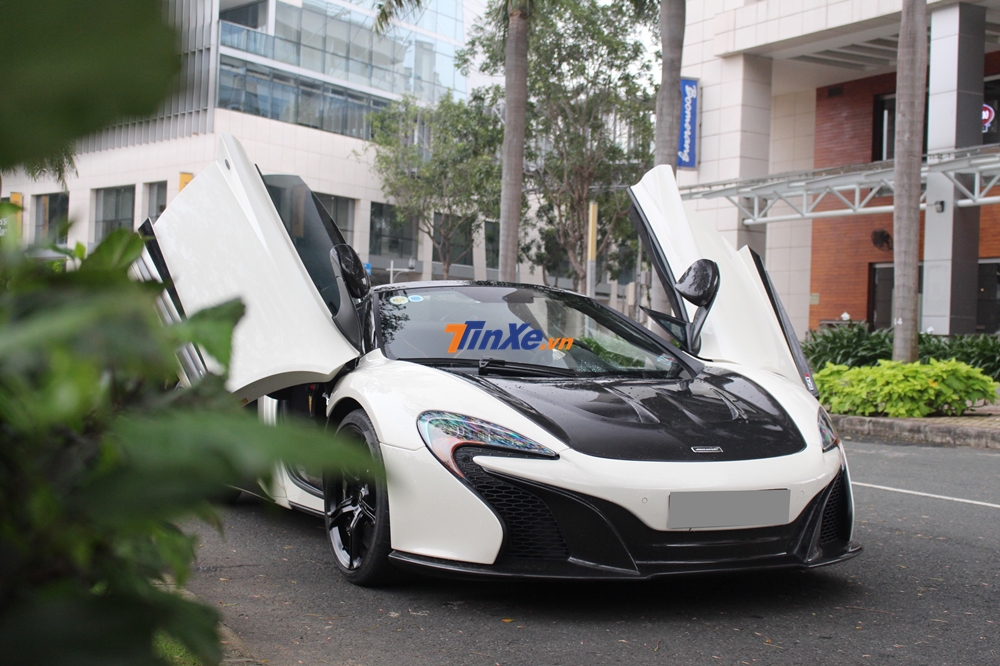 Vẻ đẹp của si&ecirc;u xe mui trần McLaren 650S Spider độ nắp cap&ocirc; bằng sợi carbon của McLaren P1