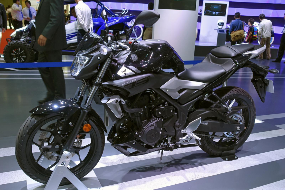 Yamaha MT-03 phi&ecirc;n bản cũ kh&aacute; nhỏ gọn v&agrave; hiền