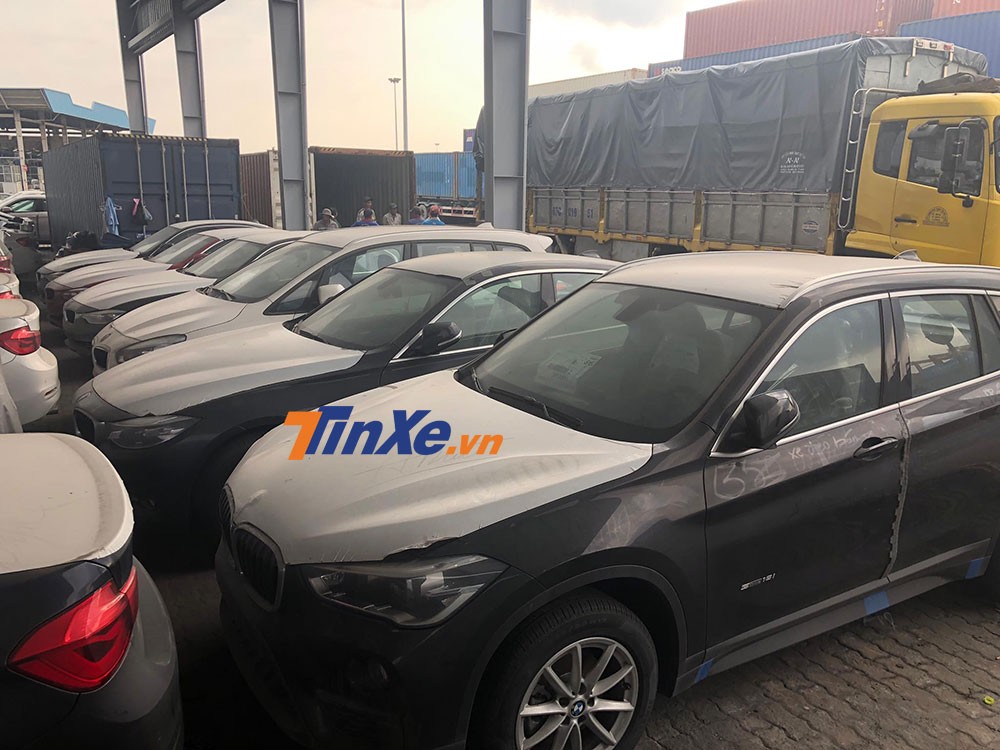 Những chiếc BMW nằm tại cảng VICT