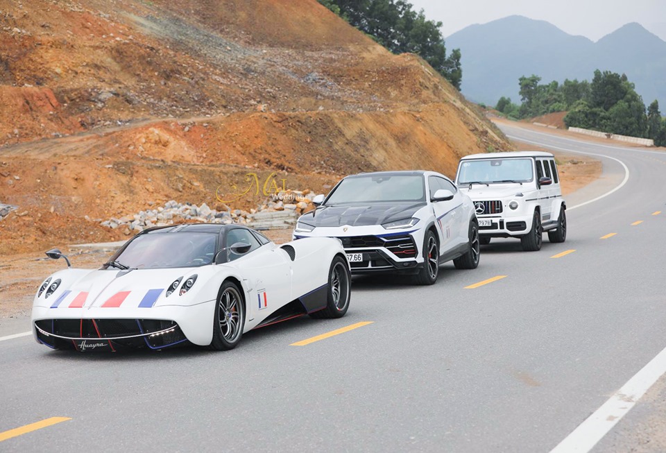 Dàn siêu xe và SUV khủng mang màu trắng của Minh Nhựa