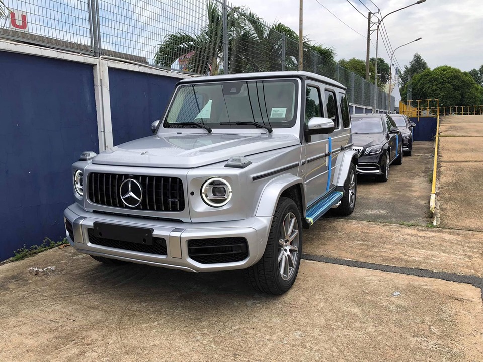 C&ograve;n đ&acirc;y l&agrave; một chiếc SUV hạng sang Mercedes-AMG G63 2019 ch&iacute;nh h&atilde;ng mang m&agrave;u sơn bạc