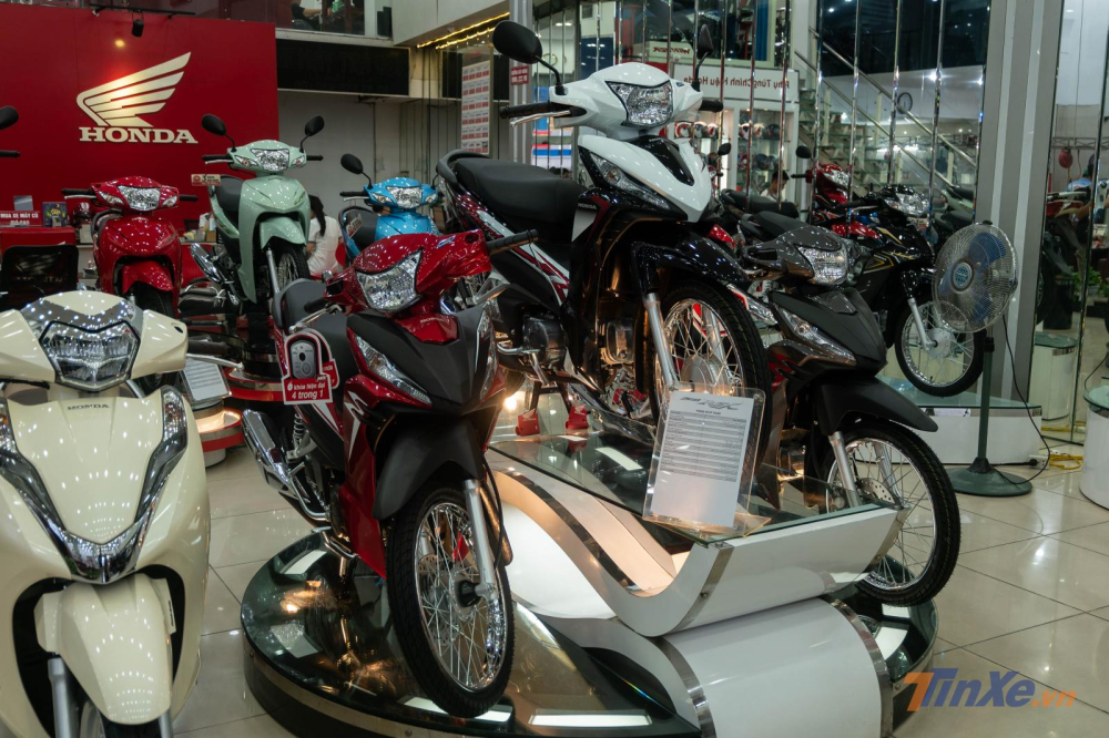 Bộ 3 Honda Wave RSX FI phiên bản mới tại showroom Honda Bộ 3 Honda Wave RSX FI phiên bản mới tại showroom Honda