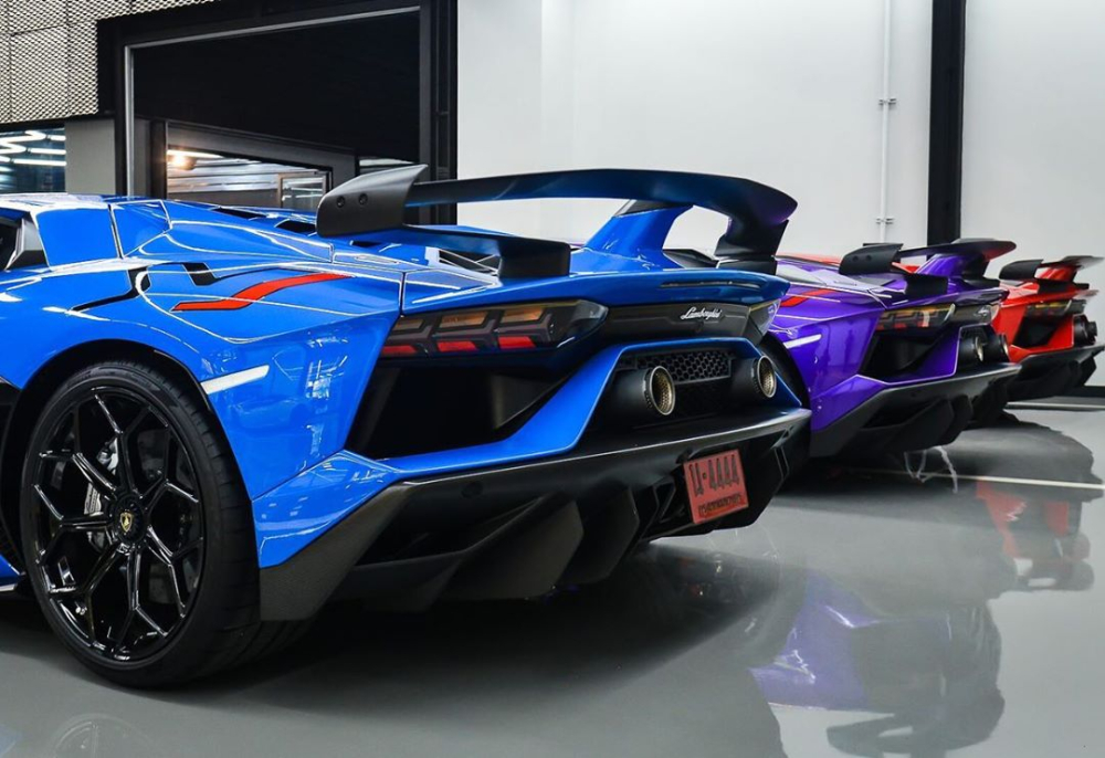 Lamborghini Aventador SVJ màu xanh Blu Le Mans là chiếc xe đầu tiên bàn giao đến cho nhà giàu Thái Lan. Xe mang biển số tứ quý 4 Lamborghini Aventador SVJ màu xanh Blu Le Mans là chiếc xe đầu tiên bàn giao đến cho nhà giàu Thái Lan. Xe mang biển số tứ quý 4