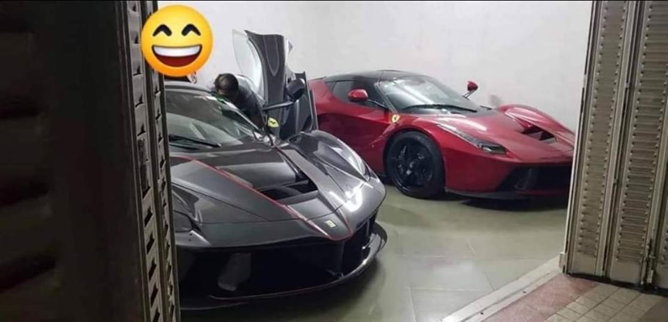 Ferrari LaFerrari Coupe màu đỏ và Ferrari LaFerrari Aperta màu đen của nhà giàu Campuchia