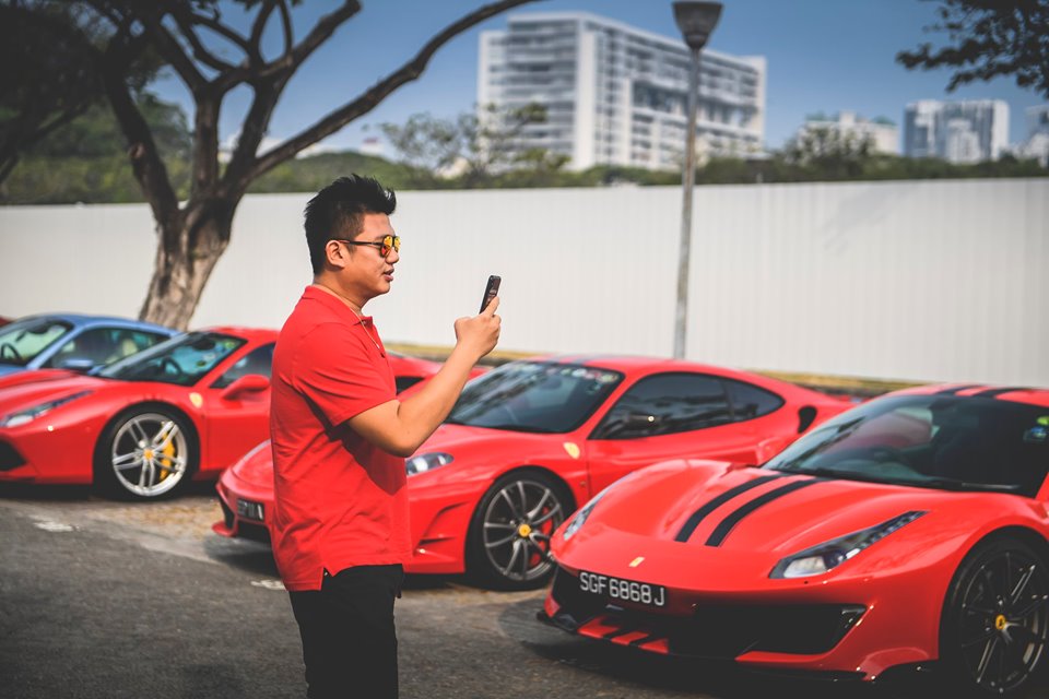 Và Ferrari 488 Pista đang là hai chú ngựa chồm được nhiều nhà giàu Việt nhắm đến
