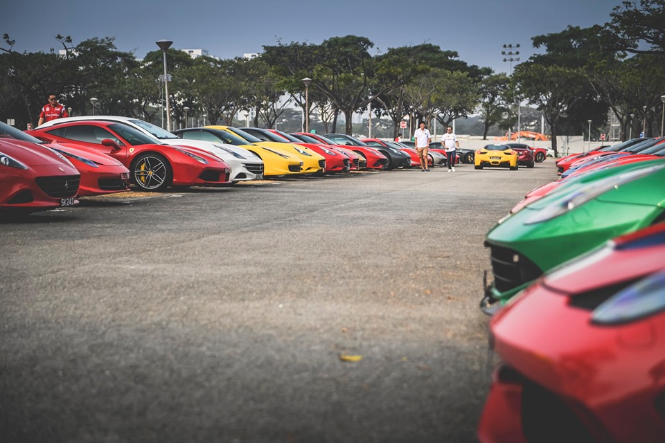 Dàn siêu xe Ferrari của nhà giàu Singapore tụ tập chuẩn bị đi xem giải đua Công thức 1