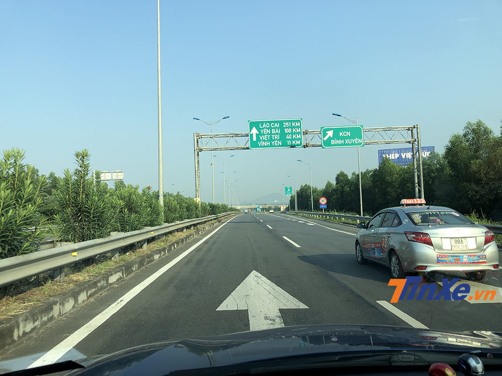 Sử dụng cao tốc Nội B&agrave;i - L&agrave;o Cai để di chuyển sẽ gi&uacute;p c&aacute;c bạn gh&eacute; được th&agrave;nh phố Y&ecirc;n B&aacute;i để nghỉ ngơi.