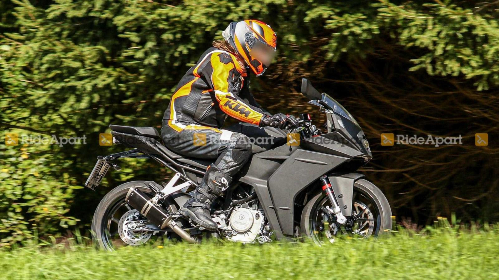 Yếm xe và bộ khung xe KTM RC390 thế hệ mới sẽ có sự thay đổi