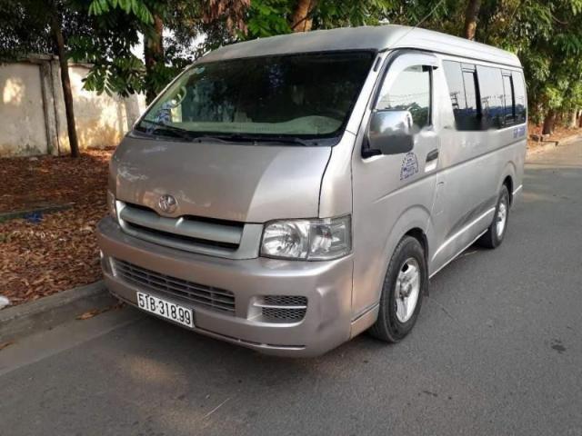Tr&ecirc;n thị trường xe cũ, 1 chiếc Toyota Hiace 2005 thuộc sử dụng tư nh&acirc;n thường c&oacute; gi&aacute; đao động v&agrave;o khoảng 200 triệu đồng