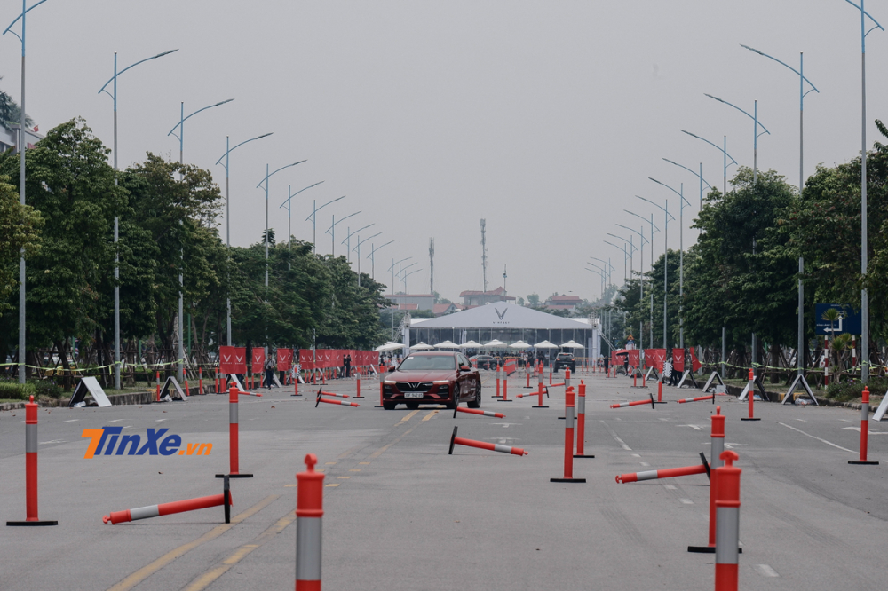 Chương tr&igrave;nh l&aacute;i thử được VinFast sắp xếp đường chạy kh&aacute; d&agrave;i v&agrave; chia l&agrave;m 3 b&agrave;i trải nghiệm