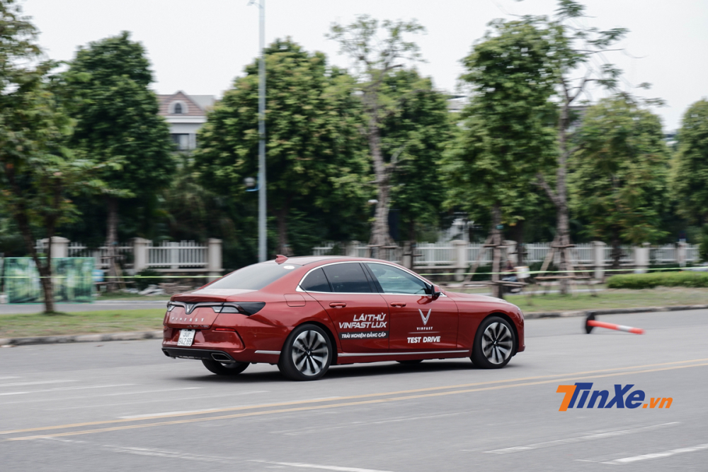 So với người anh VinFast Lux SA2.0, mẫu sedan Lux A2.0 được nhiều người tham gia chương tr&igrave;nh quan t&acirc;m l&aacute;i thử hơn hẳn