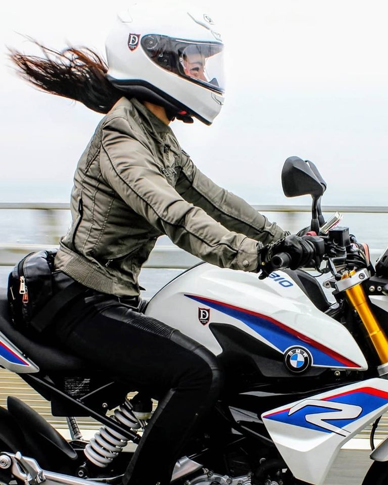 Kh&aacute;ch h&agrave;ng mua BMW R 310 GS sẽ được tặng Apple iPhone XS Max
