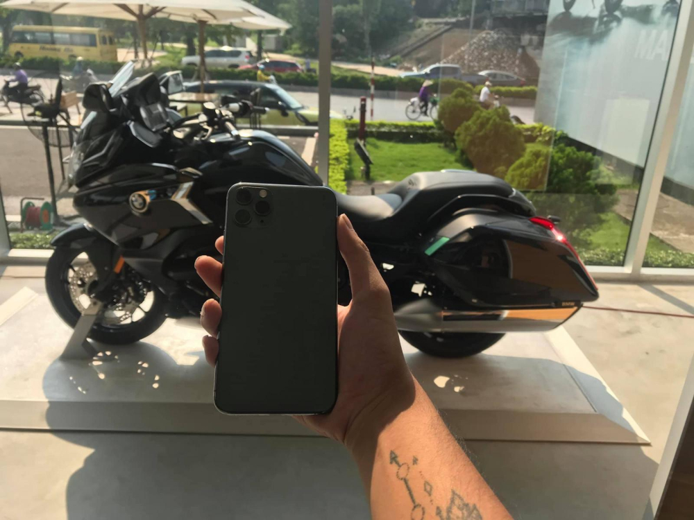 Mua BMW tặng Apple iPhone