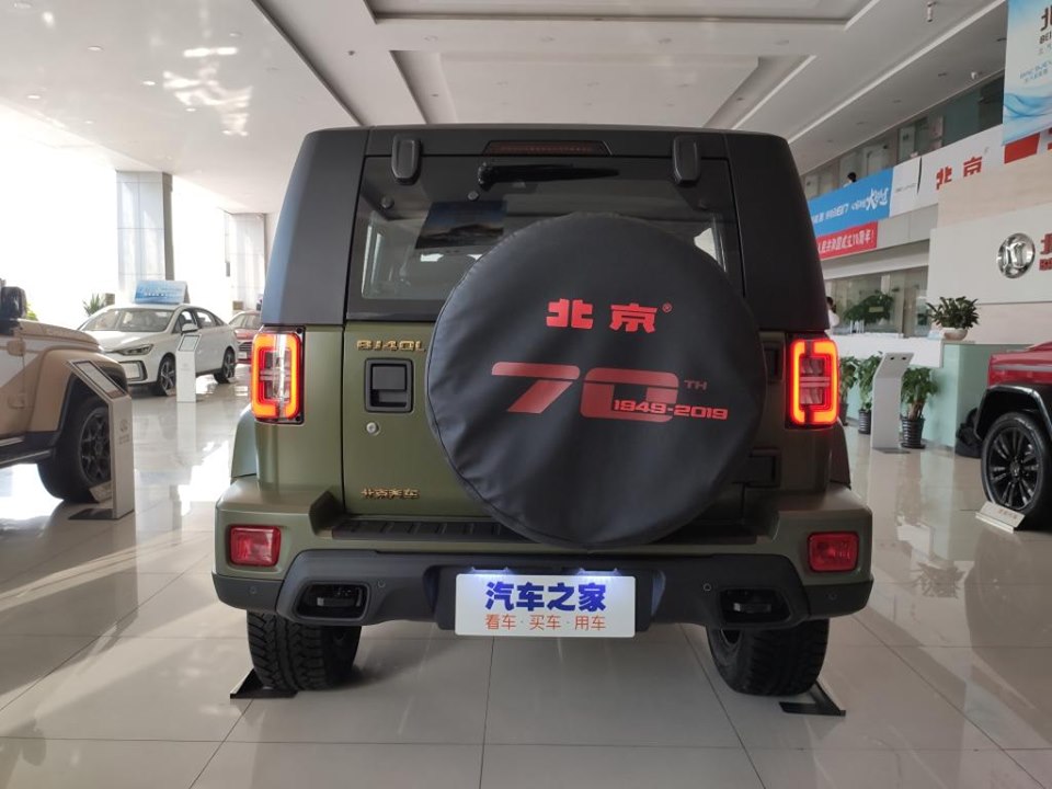 BAIC BJ40 sở hữu thiết kế kh&aacute; giống xe Jeep