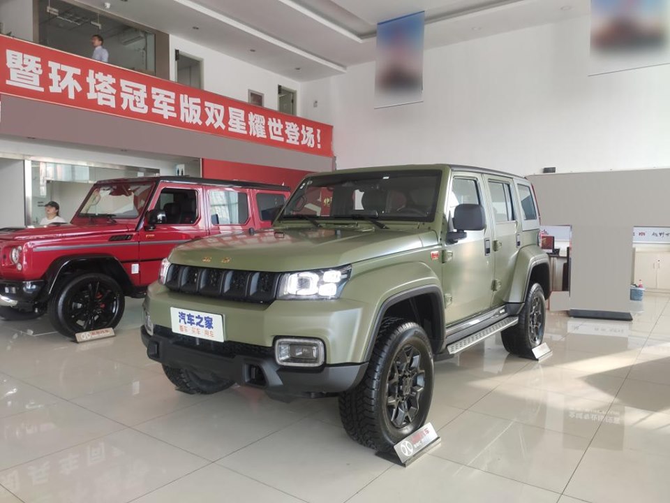 BAIC BJ40 70 Anniversary Edition đ&atilde; được trưng b&agrave;y tại đại l&yacute; ở Trung Quốc