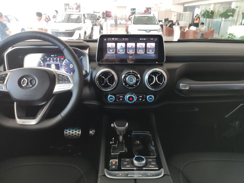 Nội thất b&ecirc;n trong BAIC BJ40 70 Anniversary Edition